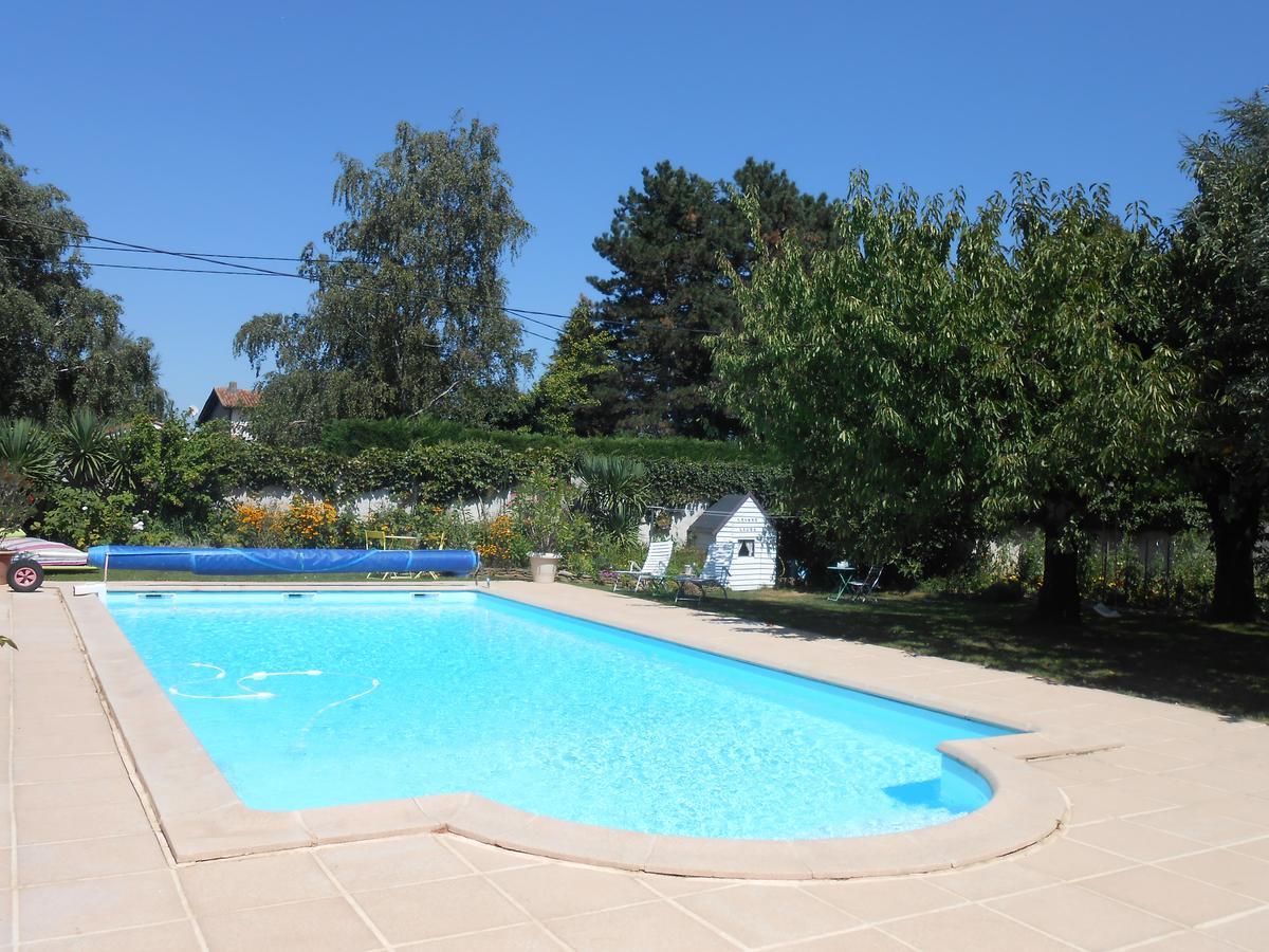 Bed and Breakfast Le Relais Du Grand Logis Civrieux Esterno foto