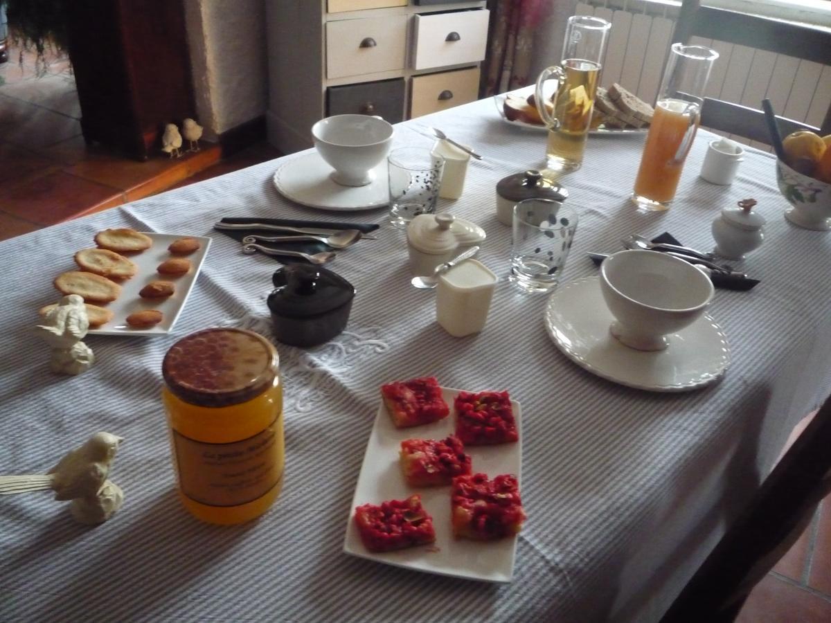 Bed and Breakfast Le Relais Du Grand Logis Civrieux Esterno foto