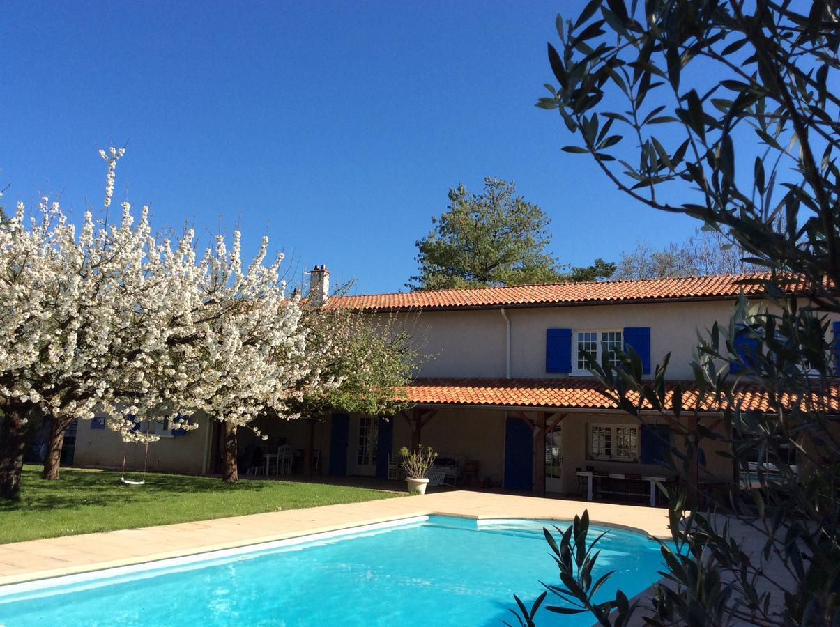 Bed and Breakfast Le Relais Du Grand Logis Civrieux Esterno foto