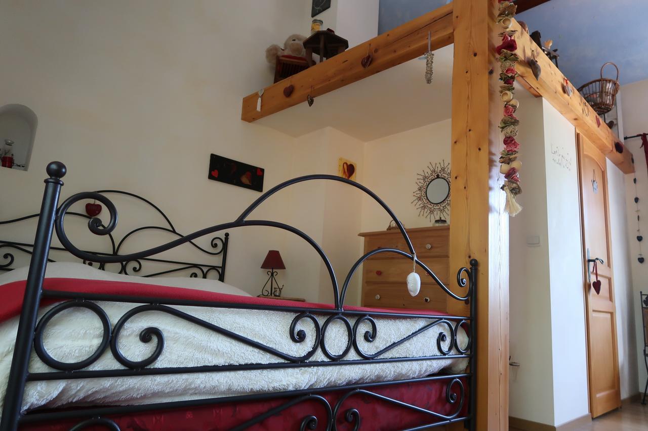 Bed and Breakfast Le Relais Du Grand Logis Civrieux Esterno foto