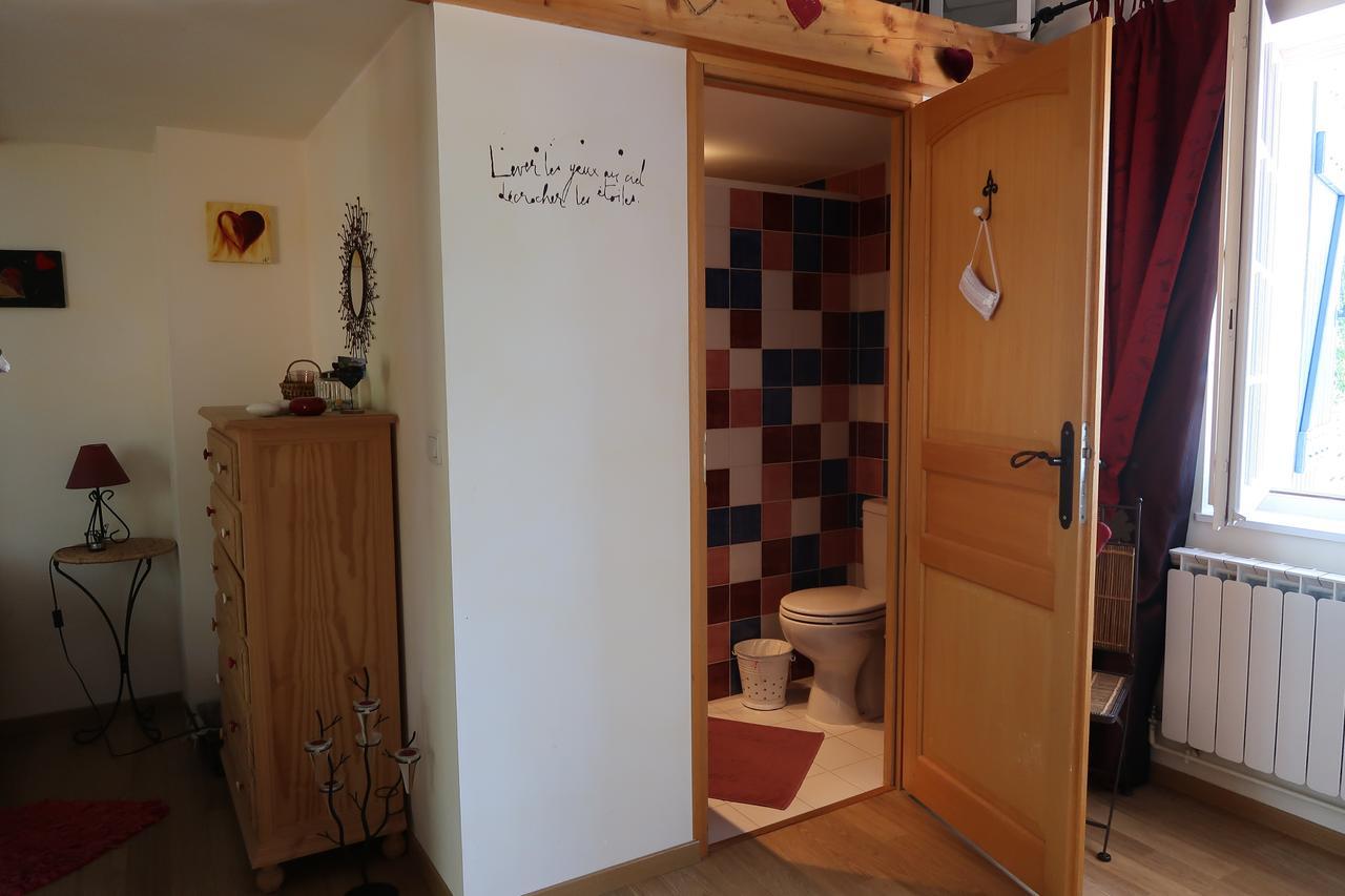 Bed and Breakfast Le Relais Du Grand Logis Civrieux Esterno foto